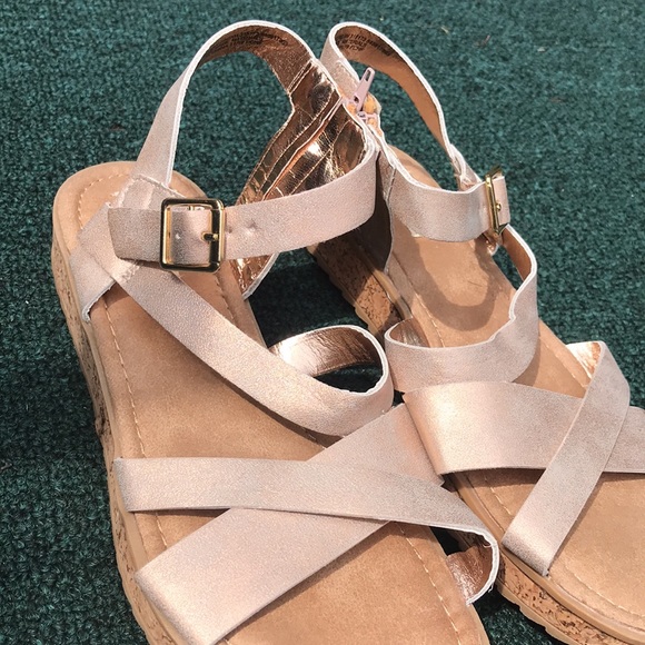 Size 4 sandals bronze pinkish gold color sparkly nwot sugar - Picture 2 of 7